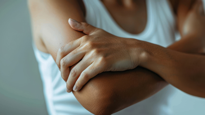 Хруст в локтях – причины, симптомы, диагностика, лечение в Израиле